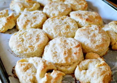 6-ingredient buttermilk biscuits