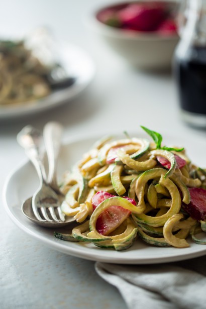 Strawberry Zucchini Noodles with Balsamic Cashew Cream | Tasty Kitchen ...