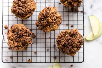 Paleo apple crunch muffins