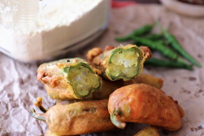 mirchi vada (indian style jalapeno poppers)