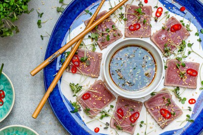 pan-seared tuna tataki (with sesame and soy dressing)