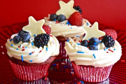red, white and blue velvet cupcakes