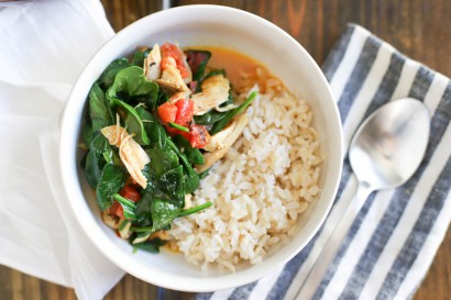 easy chicken curry with spinach and tomatoes