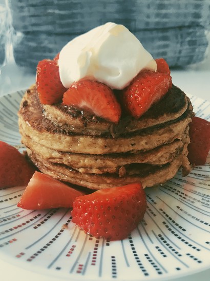 healthy american style fluffy oat pancakes.