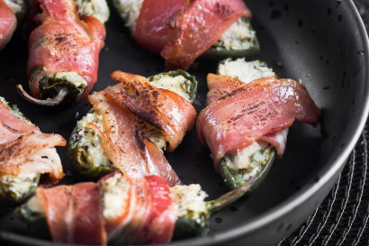 bacon wrapped stuffed jalapeno with panko topping