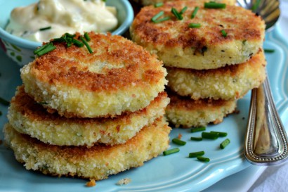 potato croquettes with aioli dipping sauce