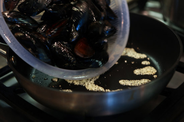 Tasty Kitchen Blog: 15-Minute Mussels. Guest post by Jaden Hair of Steamy Kitchen.