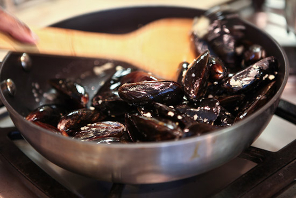 Tasty Kitchen Blog: 15-Minute Mussels. Guest post by Jaden Hair of Steamy Kitchen.