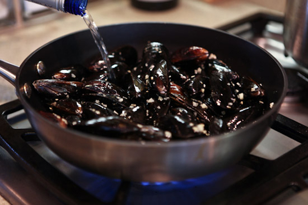 Tasty Kitchen Blog: 15-Minute Mussels. Guest post by Jaden Hair of Steamy Kitchen.