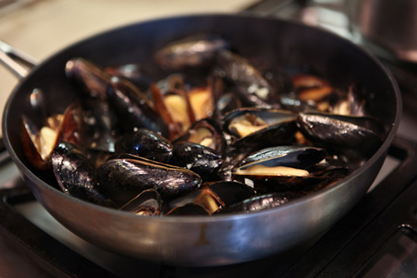 Tasty Kitchen Blog: 15-Minute Mussels. Guest post by Jaden Hair of Steamy Kitchen.