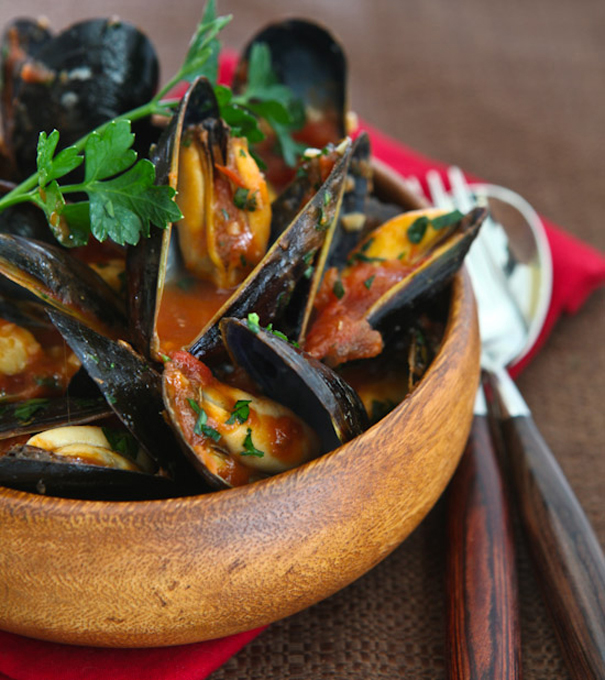 Tasty Kitchen Blog: 15-Minute Mussels. Guest post by Jaden Hair of Steamy Kitchen.