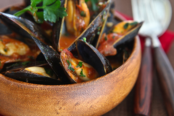 Tasty Kitchen Blog: 15-Minute Mussels. Guest post by Jaden Hair of Steamy Kitchen.