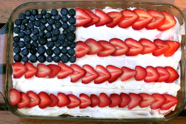 Tasty Kitchen Blog: Flag Day! Guest post by Jaden Hair of Steamy Kitchen (American Flag Cake, found on Slashfood)