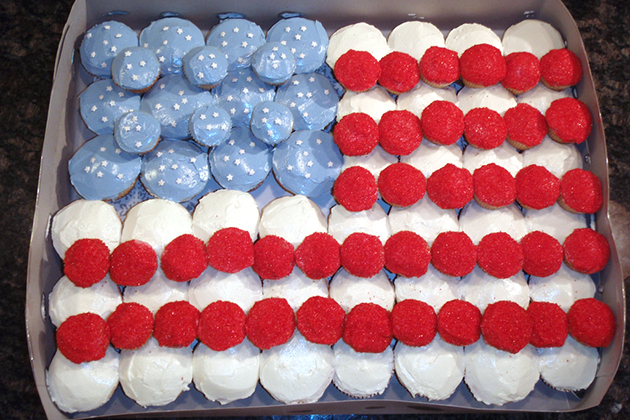 Tasty Kitchen Blog: Flag Day! Guest post by Jaden Hair of Steamy Kitchen (Mini Cupcake American Flag, found on Cupcakes Take the Cake)