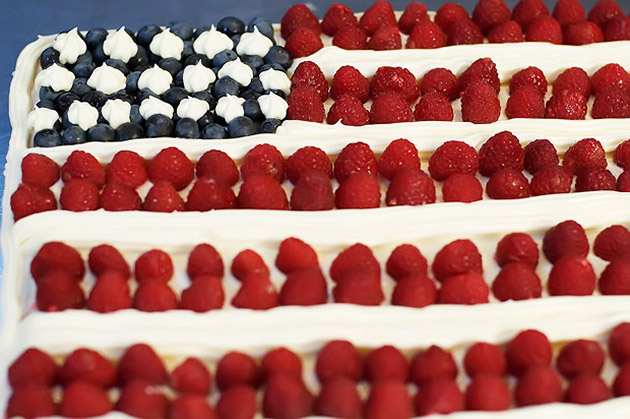 Tasty Kitchen Blog: Flag Day! Guest post by Jaden Hair of Steamy Kitchen (Fourth of July Cake, from Ree Drummond)