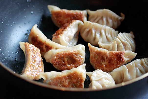 Tasty Kitchen Blog: Fill 'em Up! (Gyoza, from Rasa Malaysia)