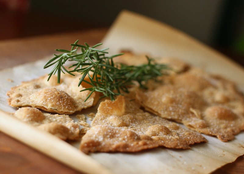 Tasty Kitchen Blog: Bakery Style Rosemary Flatbread. Guest post by Natalie Perry of Perry's Plate, recipe submitted by TK member culinarycapers.