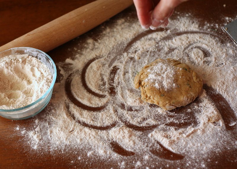 Tasty Kitchen Blog: Bakery Style Rosemary Flatbread. Guest post by Natalie Perry of Perry's Plate, recipe submitted by TK member culinarycapers.