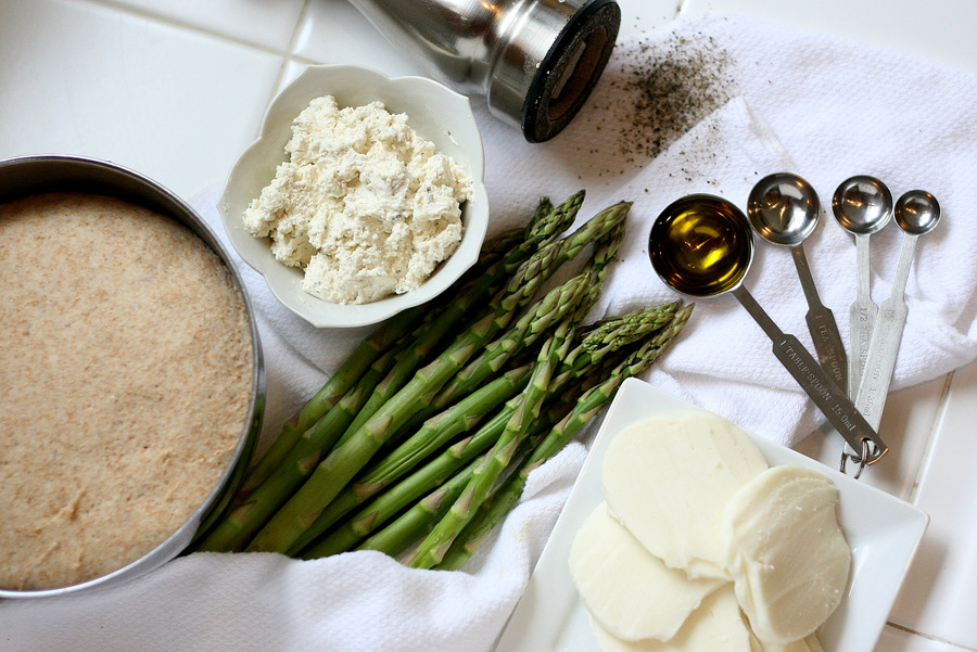 Tasty Kitchen Blog: Shaved Asparagus Pizza. Guest post by Natalie Perry of Perry's Plate, recipe submitted by TK member keeperrox.