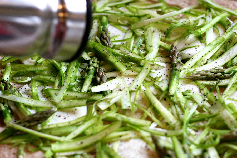 Tasty Kitchen Blog: Shaved Asparagus Pizza. Guest post by Natalie Perry of Perry's Plate, recipe submitted by TK member keeperrox.