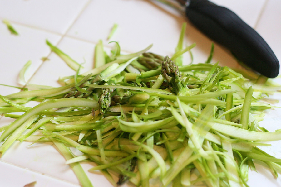 Tasty Kitchen Blog: Shaved Asparagus Pizza. Guest post by Natalie Perry of Perry's Plate, recipe submitted by TK member keeperrox.