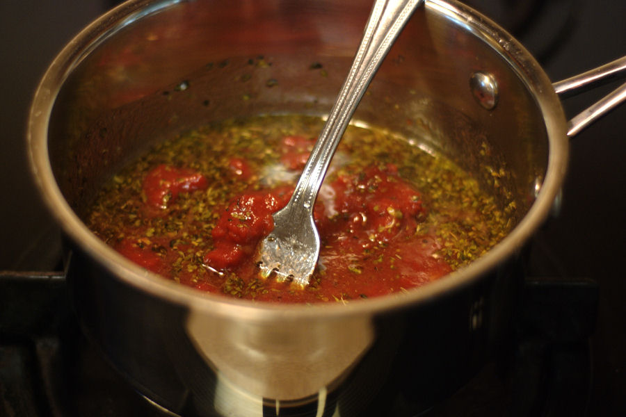 Tasty Kitchen Blog: Homemade Pizza Sauce. Guest post and recipe from Erica Kastner of Cooking for Seven.