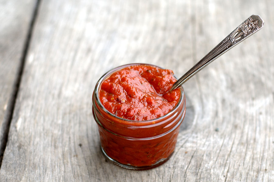 Tasty Kitchen Blog: Homemade Pizza Sauce. Guest post and recipe from Erica Kastner of Cooking for Seven.