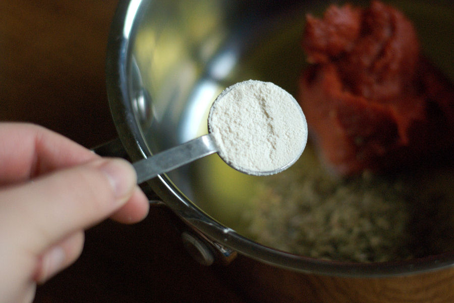 Tasty Kitchen Blog: Homemade Pizza Sauce. Guest post and recipe from Erica Kastner of Cooking for Seven.