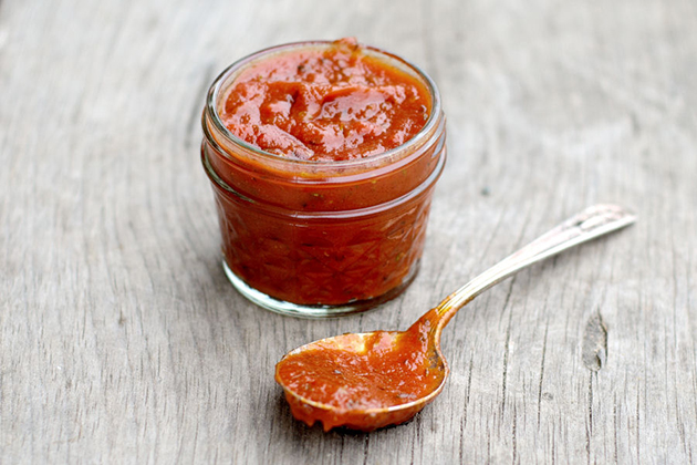 Tasty Kitchen Blog: Homemade Pizza Sauce. Guest post and recipe from Erica Kastner of Cooking for Seven.