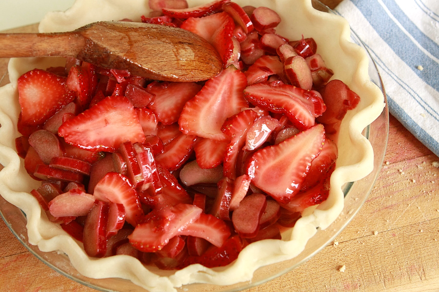 Tasty Kitchen Blog: Strawberry Rhubarb Pie with Streusel Topping. Guest post by Calli Taylor of Make It Do, recipe submitted by TK member Mel of Mel's Kitchen Cafe.