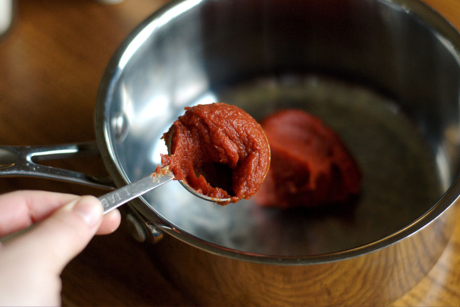 Tasty Kitchen Blog: Homemade Pizza Sauce. Guest post and recipe from Erica Kastner of Cooking for Seven.