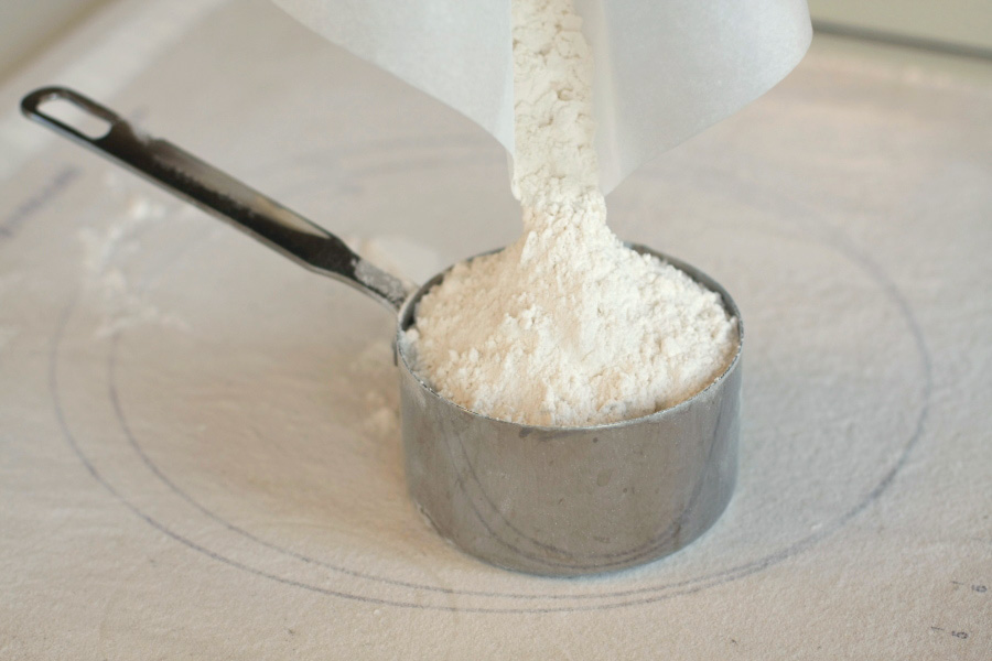 Tasty Kitchen Blog Pie Crust Tutorial. Guest post and recipe from Calli Taylor of Make It Do.