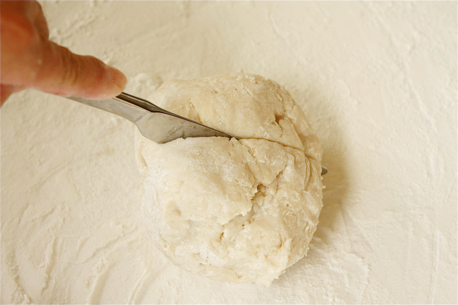 Tasty Kitchen Blog Pie Crust Tutorial. Guest post and recipe from Calli Taylor of Make It Do.