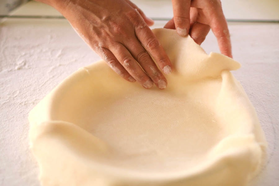 Tasty Kitchen Blog Pie Crust Tutorial. Guest post and recipe from Calli Taylor of Make It Do.