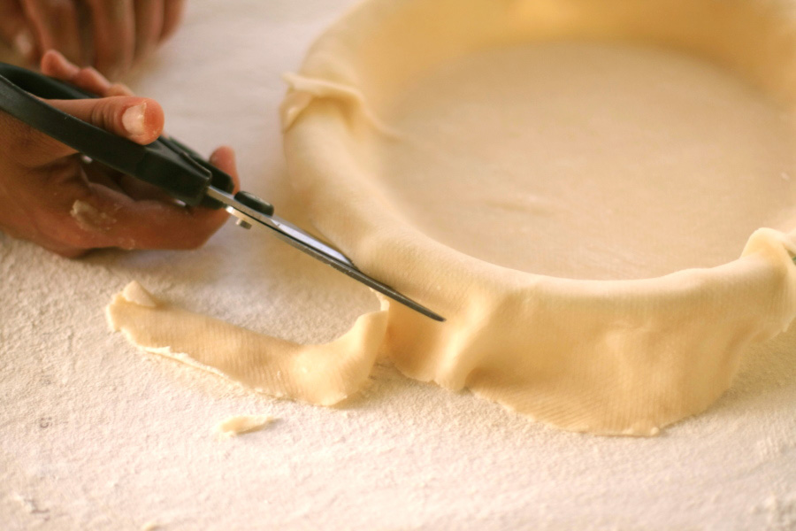 Tasty Kitchen Blog Pie Crust Tutorial. Guest post and recipe from Calli Taylor of Make It Do.