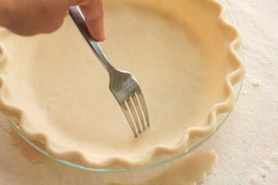 Tasty Kitchen Blog Pie Crust Tutorial. Guest post and recipe from Calli Taylor of Make It Do.