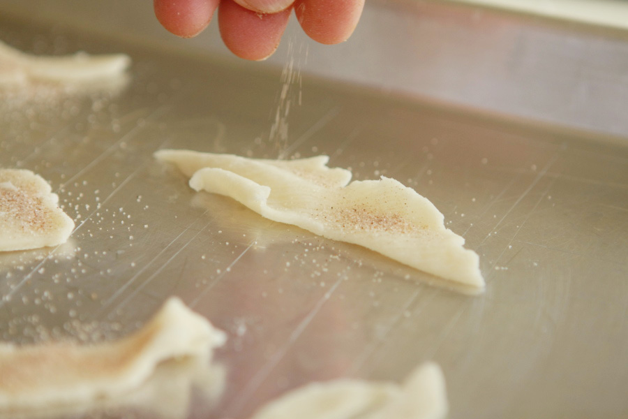 Tasty Kitchen Blog Pie Crust Tutorial. Guest post and recipe from Calli Taylor of Make It Do.