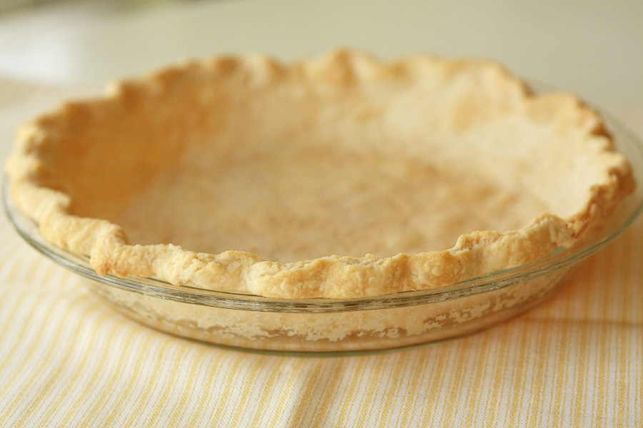 Tasty Kitchen Blog Pie Crust Tutorial. Guest post and recipe from Calli Taylor of Make It Do.