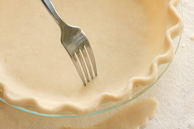 Tasty Kitchen Blog Pie Crust Tutorial. Guest post and recipe from Calli Taylor of Make It Do.