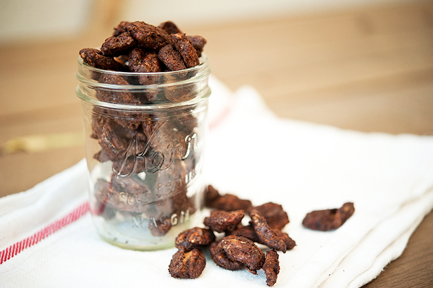Tasty Kitchen Blog: Mexican Hot Chocolate Roasted Pecans. Guest post by Georgia Pellegrini, recipe submitted by TK member Julie of Savvy Eats.