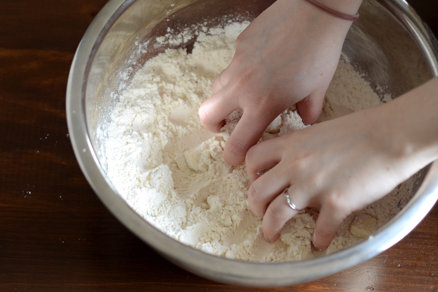 Tasty Kitchen Blog: Bacon, Cheddar and Chive Scones. Guest post by Erica Kastner of Cooking for Seven, recipe submitted by TK member Lindsay of Schnoodle Soup.