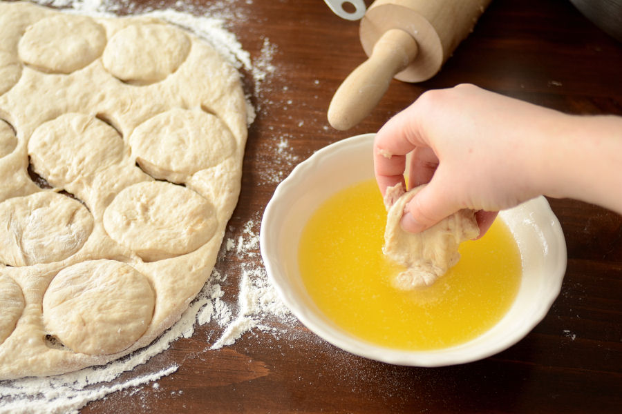 Tasty Kitchen Blog: No-Knead Dinner Rolls. Guest post by Erica Kastner, recipe submitted by TK member Terri of That's Some Good Cookin'.