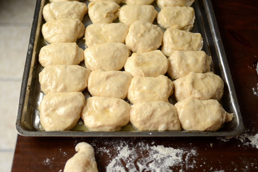 Tasty Kitchen Blog: No-Knead Dinner Rolls. Guest post by Erica Kastner, recipe submitted by TK member Terri of That's Some Good Cookin'.