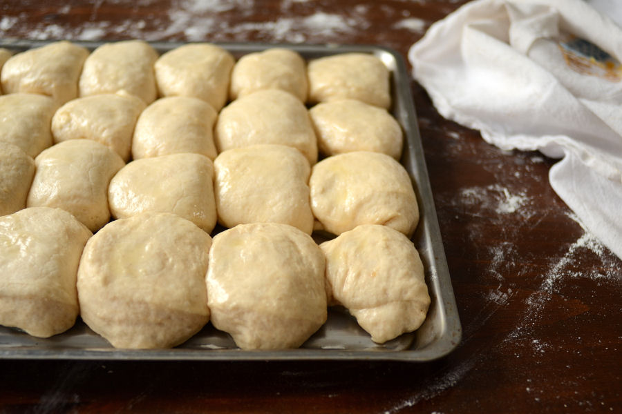 Tasty Kitchen Blog: No-Knead Dinner Rolls. Guest post by Erica Kastner, recipe submitted by TK member Terri of That's Some Good Cookin'.