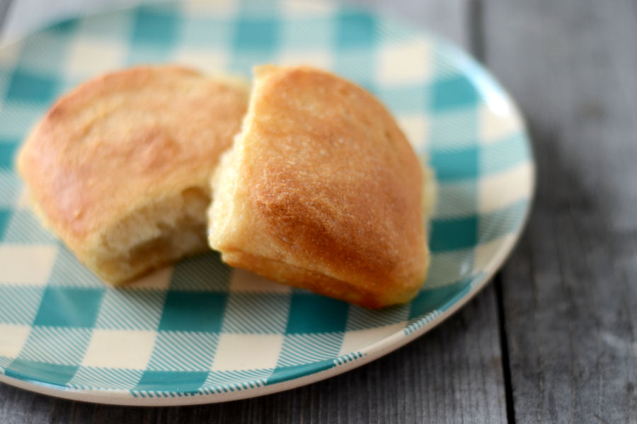 Tasty Kitchen Blog: No-Knead Dinner Rolls. Guest post by Erica Kastner, recipe submitted by TK member Terri of That's Some Good Cookin'.