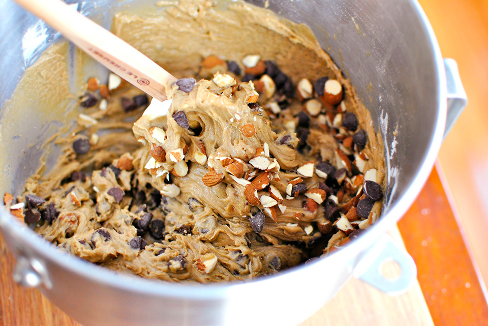 Tasty Kitchen Blog: Brown Butter Chocolate Chip Blondies. Guest post by Laurie McNamara of Simply Scratch, recipe submitted by TK member Sharon of Cheesy Pennies.