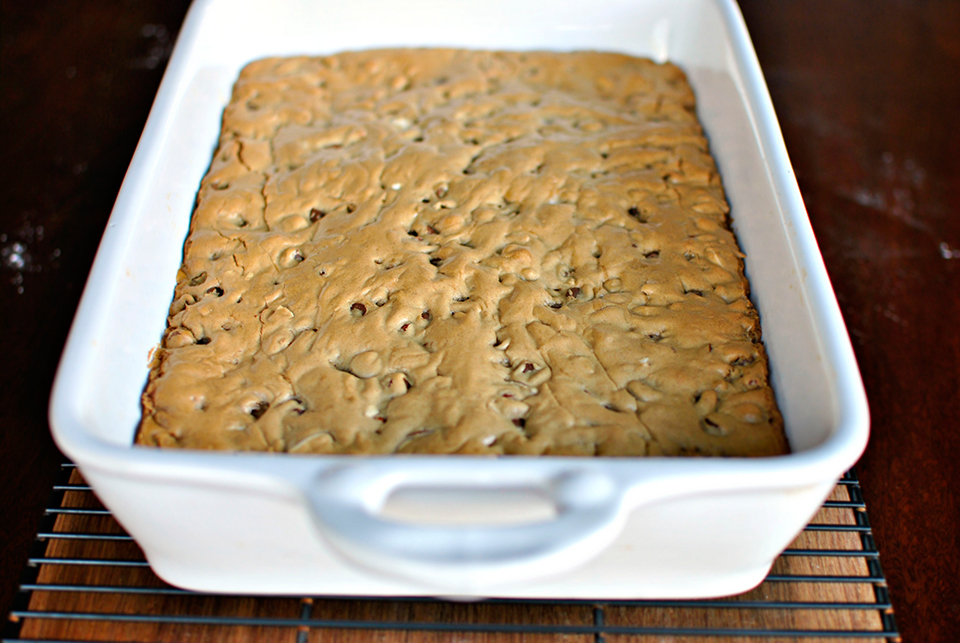 Tasty Kitchen Blog: Brown Butter Chocolate Chip Blondies. Guest post by Laurie McNamara of Simply Scratch, recipe submitted by TK member Sharon of Cheesy Pennies.