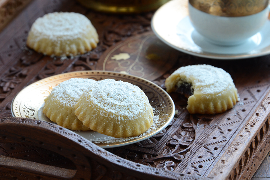 Tasty Kitchen Blog: Middle Eastern Date-Filled Cookies (Ma'amoul). Guest post by and recipe from by TK member Faith Gorsky of An Edible Mosaic.