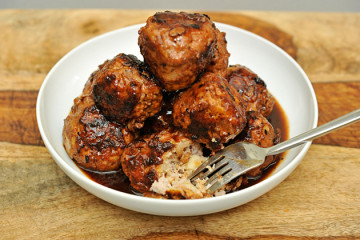 Tasty Kitchen Blog: Apple Meatballs in Wine Sauce. Guest post by Georgia Pellegrini, recipe submitted by TK member Nancy of Coupon Clipping Cook.