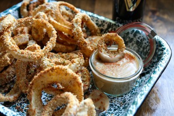 Tasty Kitchen Blog: Oven Fried Guinness Onion Rings with Stout Gravy. Guest post by Megan Keno of Wanna Be a Country Cleaver, recipe submitted by TK member Lauren of Climbing Grier Mountain.